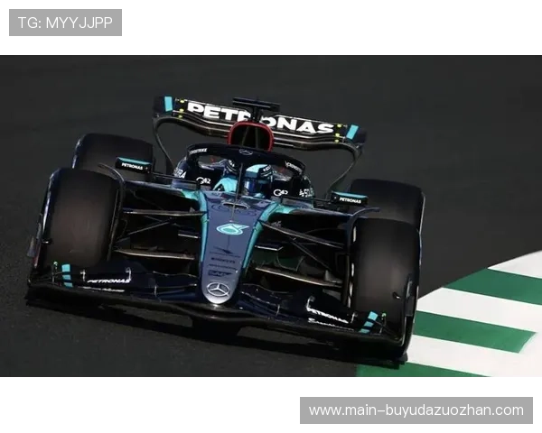 汉密尔顿红胎起步上升多位,梅赛德斯长距离节奏回升 汉密尔顿红胎起步上升多位,梅赛德斯长距离节奏回升