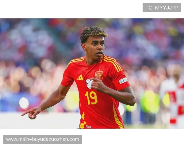 巴萨小将亚马尔替补登场,诺坎普观众起立鼓励 巴萨小将亚马尔替补登场,诺坎普观众起立鼓励